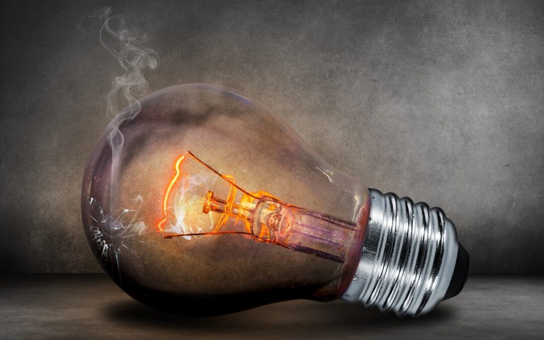 5 Simple Reasons Your Lightbulbs Are Flickering